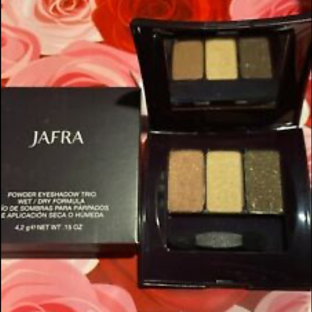 Makeup - Picture 5 of 7